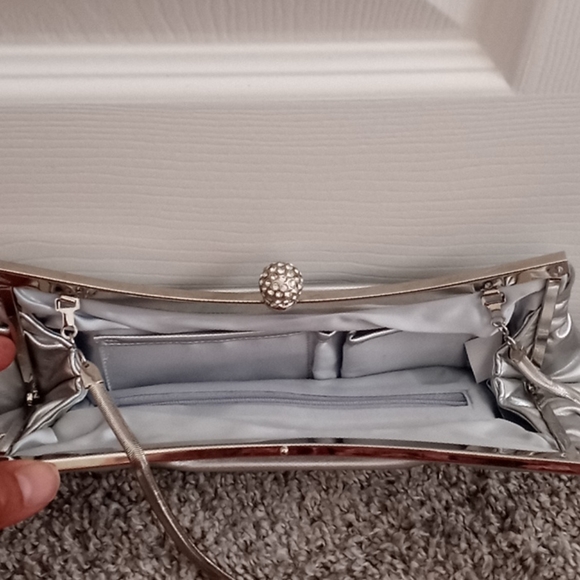 Silver clutch purse - Picture 3 of 3